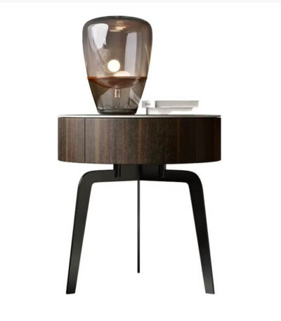 noptiera cu 3 picioare