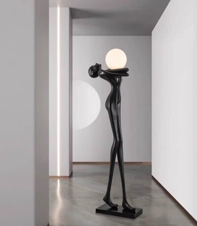 lampa podea silueta femeie